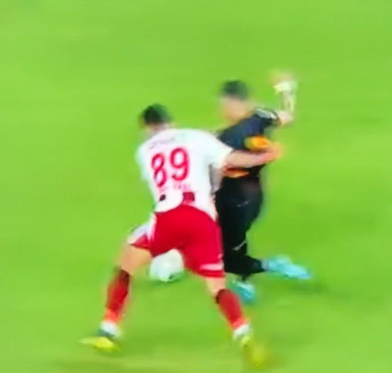 Antalyaspor - Galatasaray maçının tartışmalı pozisyonlarına eski hakemler ne dedi Pozisyon penaltı mı Osimhenin golünde ofsayt var mı
