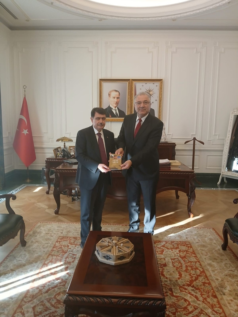 Özkan’dan ‘Ankara Yazıları’ kitabı