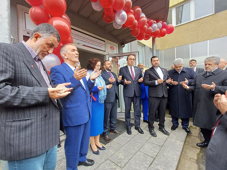 Neuhaus’ta Türk-Alman Dayanışması: DİTİB ofisi açıldı