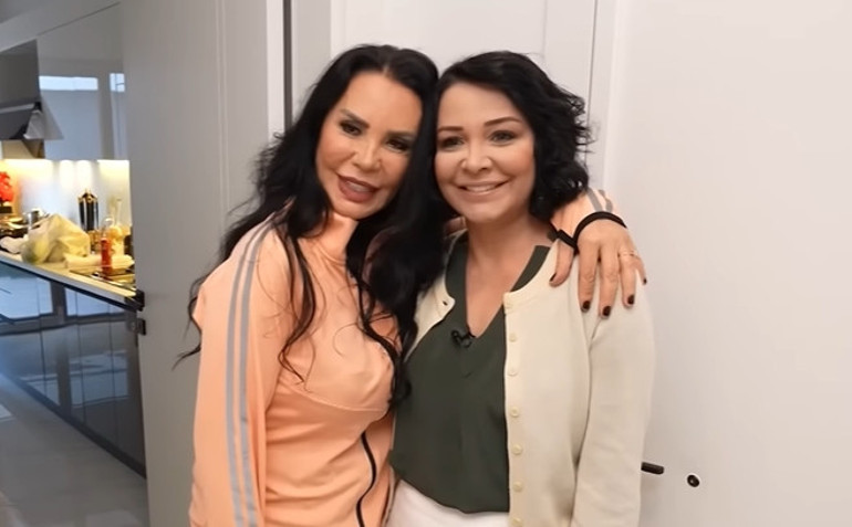 Ünlü türkücü iki ayrı evde yaşıyor Mardinde tarih kokan konak...