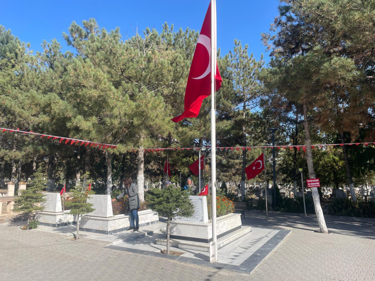 FETÖ elebaşının ölümü sonrası Ömer Halisdemirin kabrine ziyaret