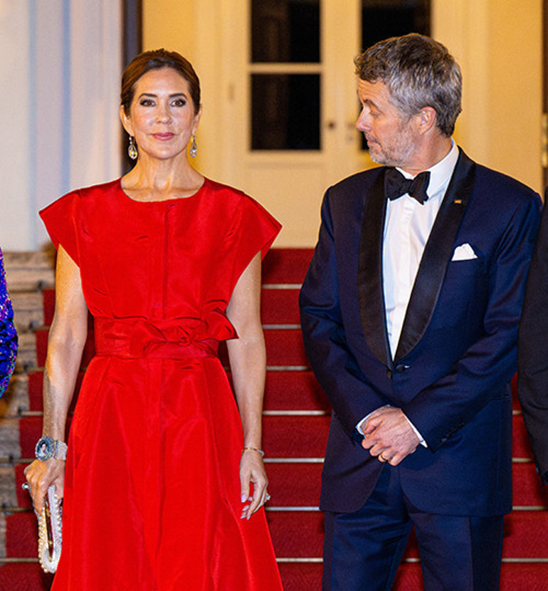 Üzerine yasak aşkın soğuk gölgesi düşmüştü... 20 yıl önceki düğün gecesinin hatırası var