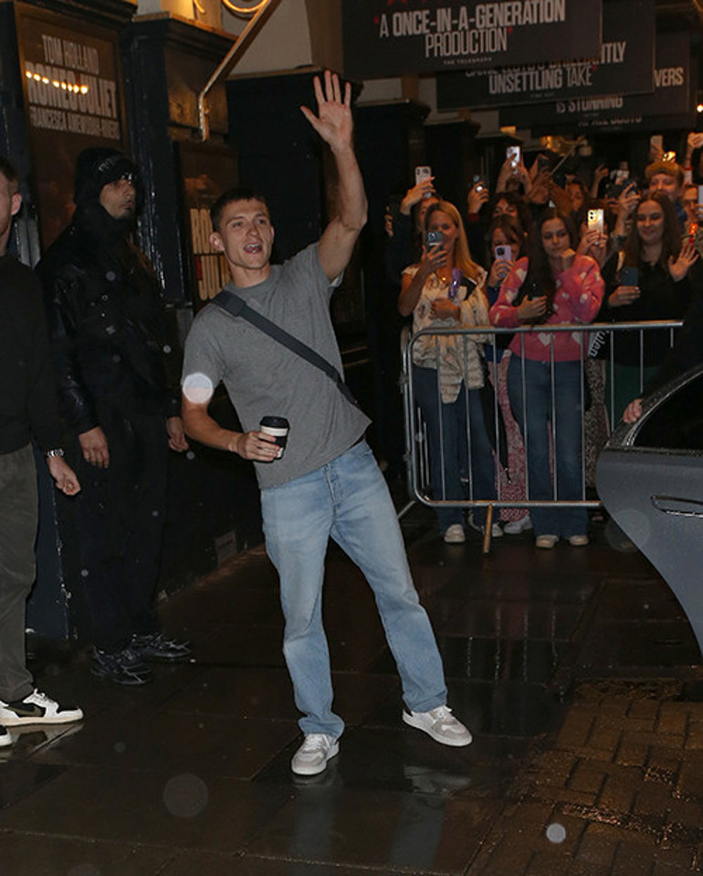 Ünlü oyuncu beklenen müjdeyi verdi: Örümcek Adam olarak geri dönüyorum