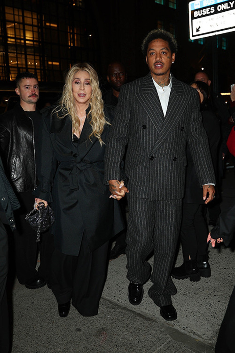 Torunu yaşındaki sevgilisi uğruna çocuklarını feda etmişti... Gün geçti, devran döndü, şimdi onlara yalvarıyor... Evlâtlarım, ne olur beni affedin