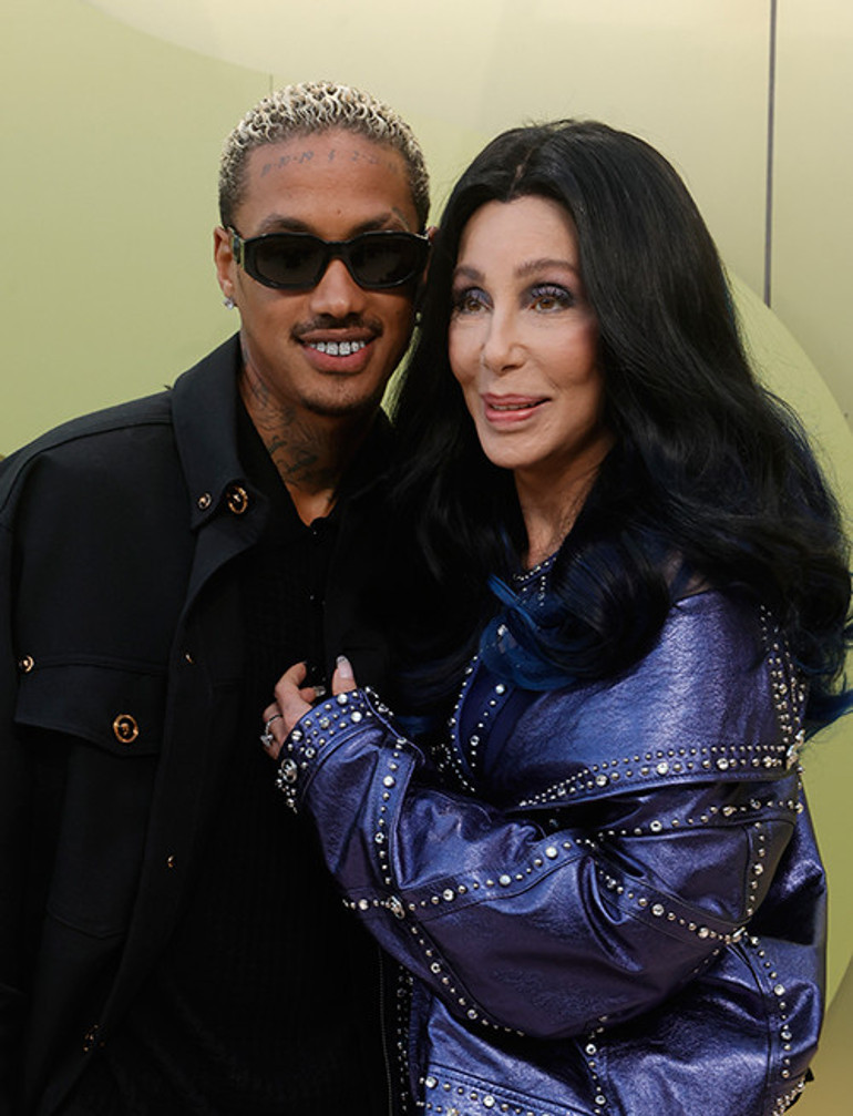 Torunu yaşındaki sevgilisi uğruna çocuklarını feda etmişti... Gün geçti, devran döndü, şimdi onlara yalvarıyor... Evlâtlarım, ne olur beni affedin