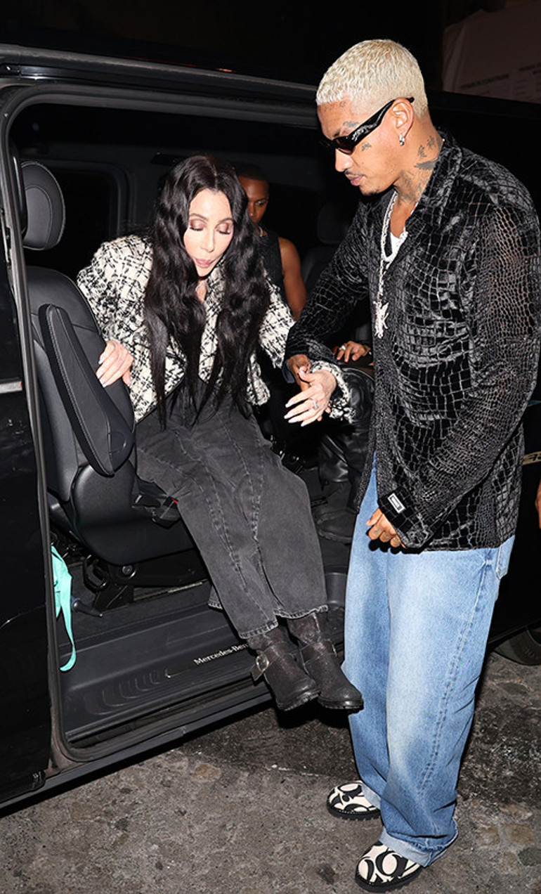 Torunu yaşındaki sevgilisi uğruna çocuklarını feda etmişti... Gün geçti, devran döndü, şimdi onlara yalvarıyor... Evlâtlarım, ne olur beni affedin