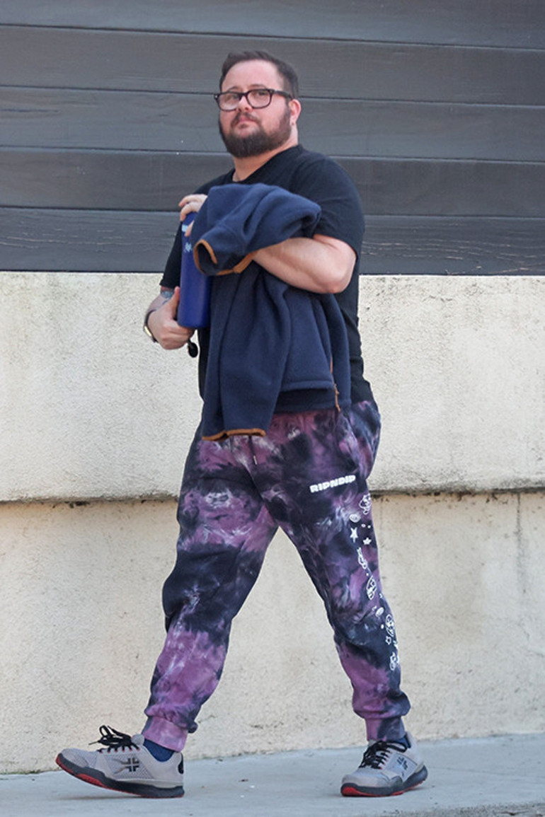 Torunu yaşındaki sevgilisi uğruna çocuklarını feda etmişti... Gün geçti, devran döndü, şimdi onlara yalvarıyor... Evlâtlarım, ne olur beni affedin