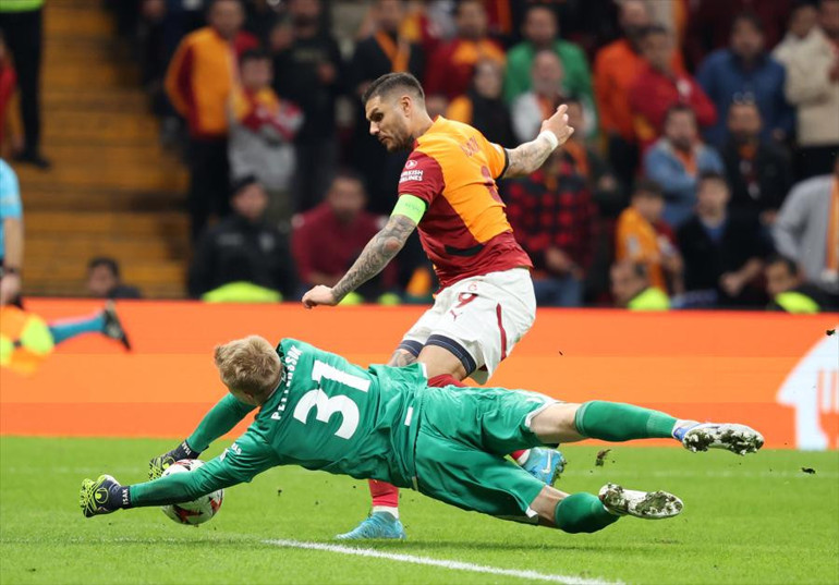 Galatasaray, Elfsborg maçında 11 yıl sonra bir ilke imza attı Okan Buruk tarihe geçti