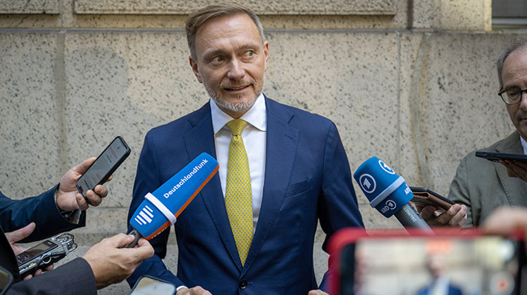 Lindner’den Ukraynalı mültecilere yeni statü önerisi