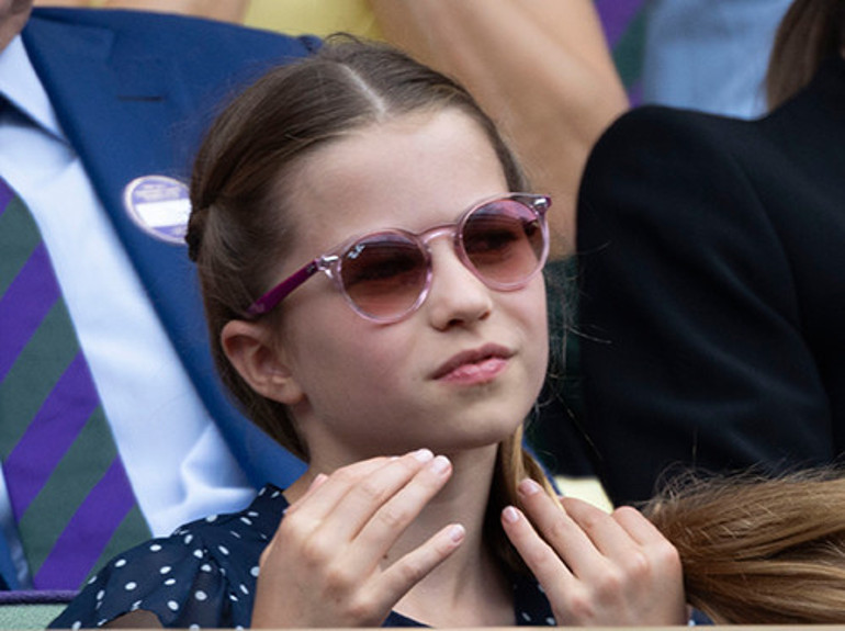 Gerçek bir prenses olarak doğdu.... Ama babası tahta çıktığında unvanı da elinden uçup gidecek