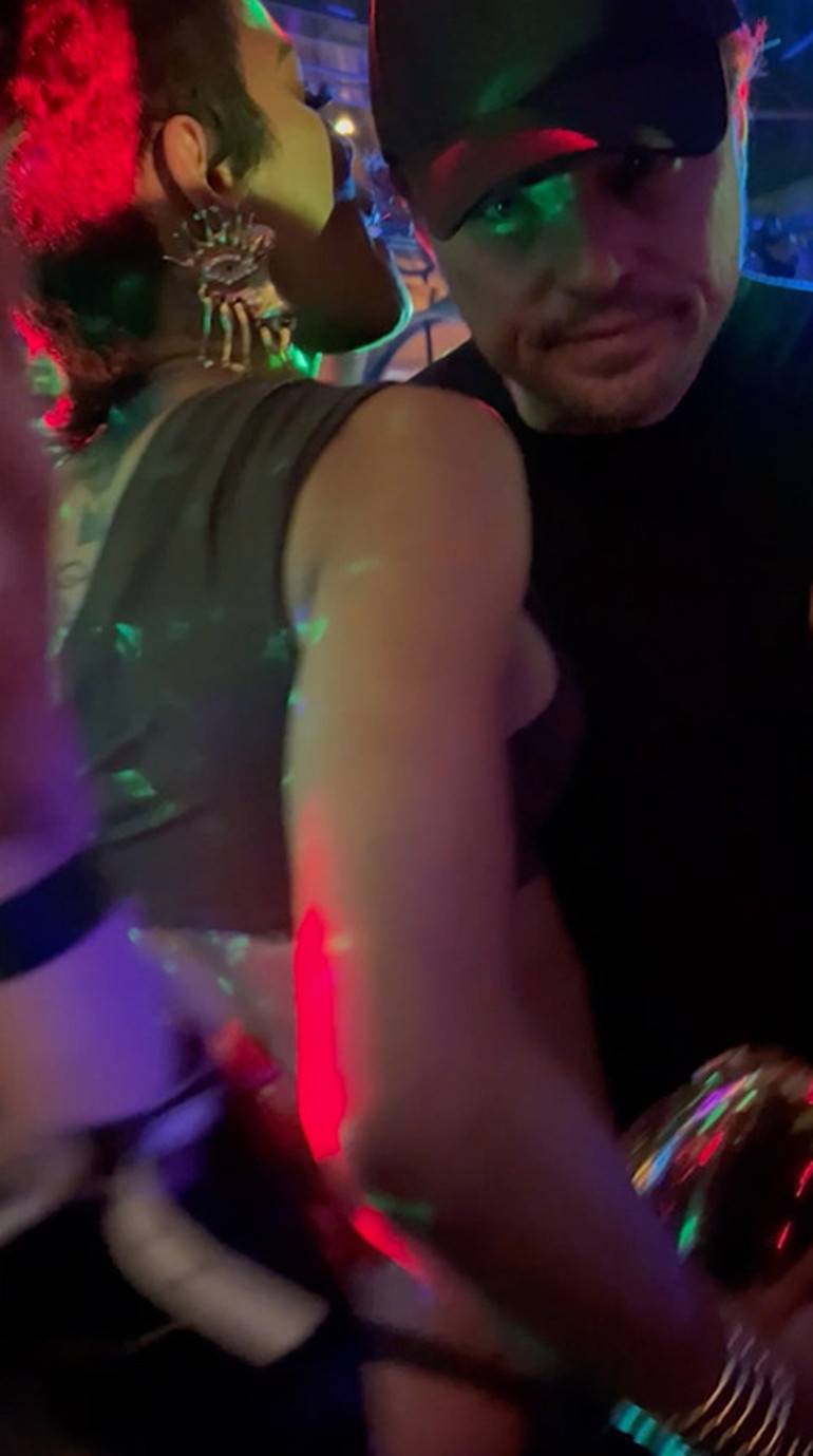 Bir başka güzelle kaçamak yaptığı söyleniyordu… İhanet iddialarına el ele cevap verdiler