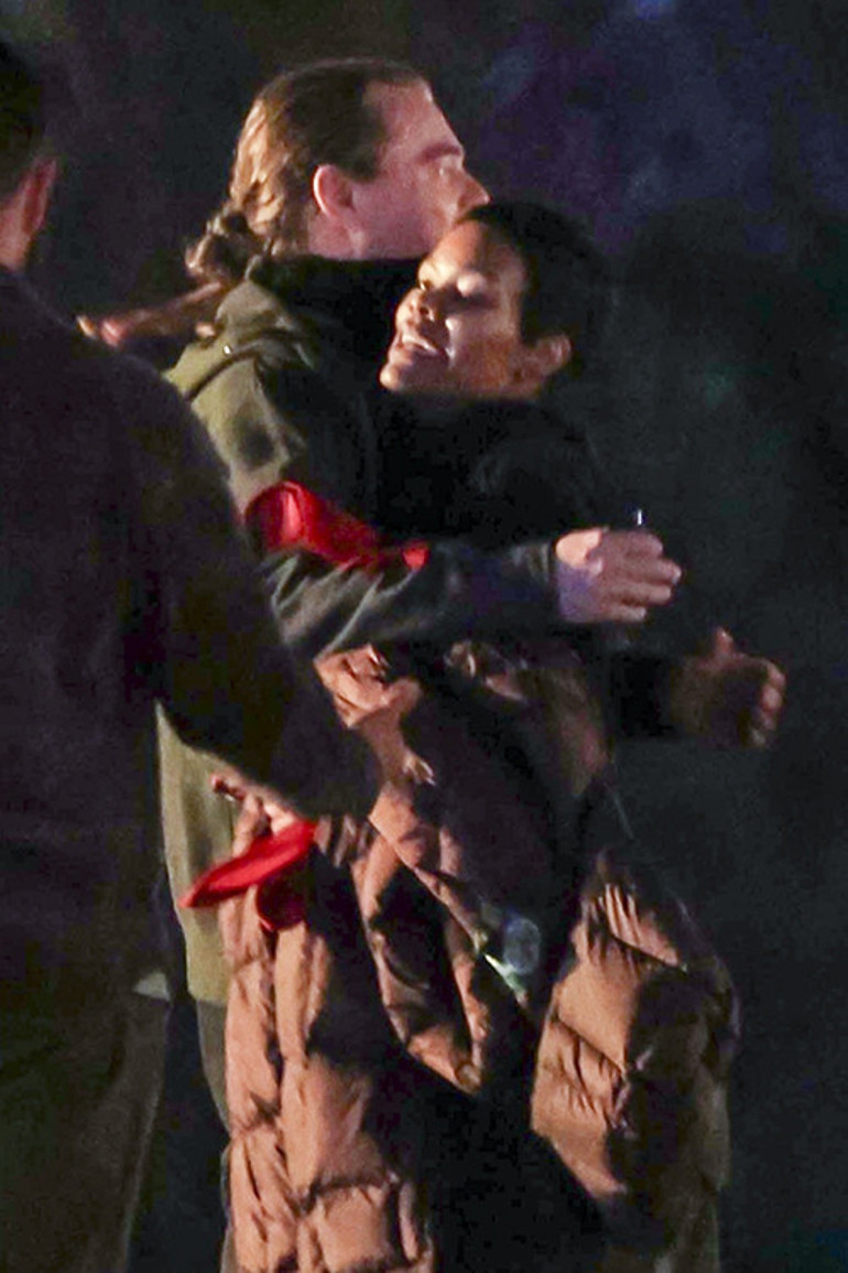 Bir başka güzelle kaçamak yaptığı söyleniyordu… İhanet iddialarına el ele cevap verdiler