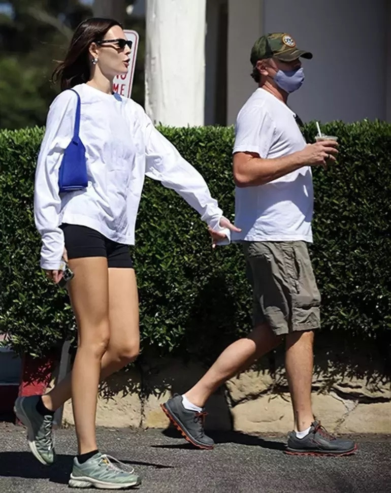 Bir başka güzelle kaçamak yaptığı söyleniyordu… İhanet iddialarına el ele cevap verdiler