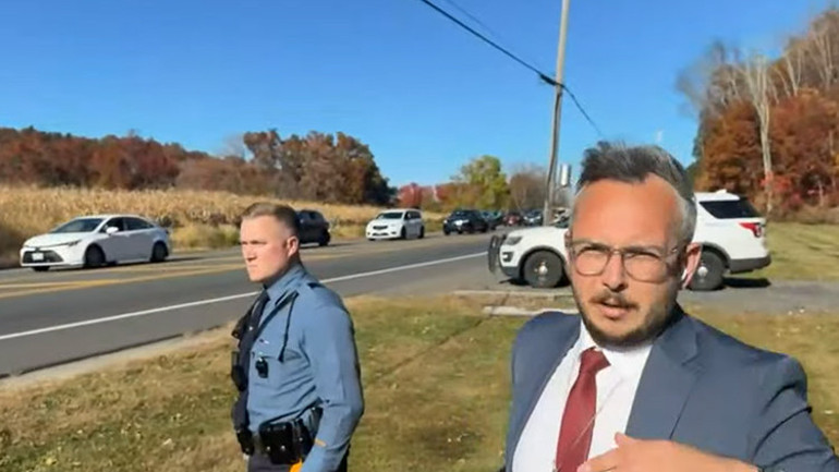 FETÖ elebaşı Fetullah Gülenin cenazesine QR kodla girildi... CNN Türke engelleme