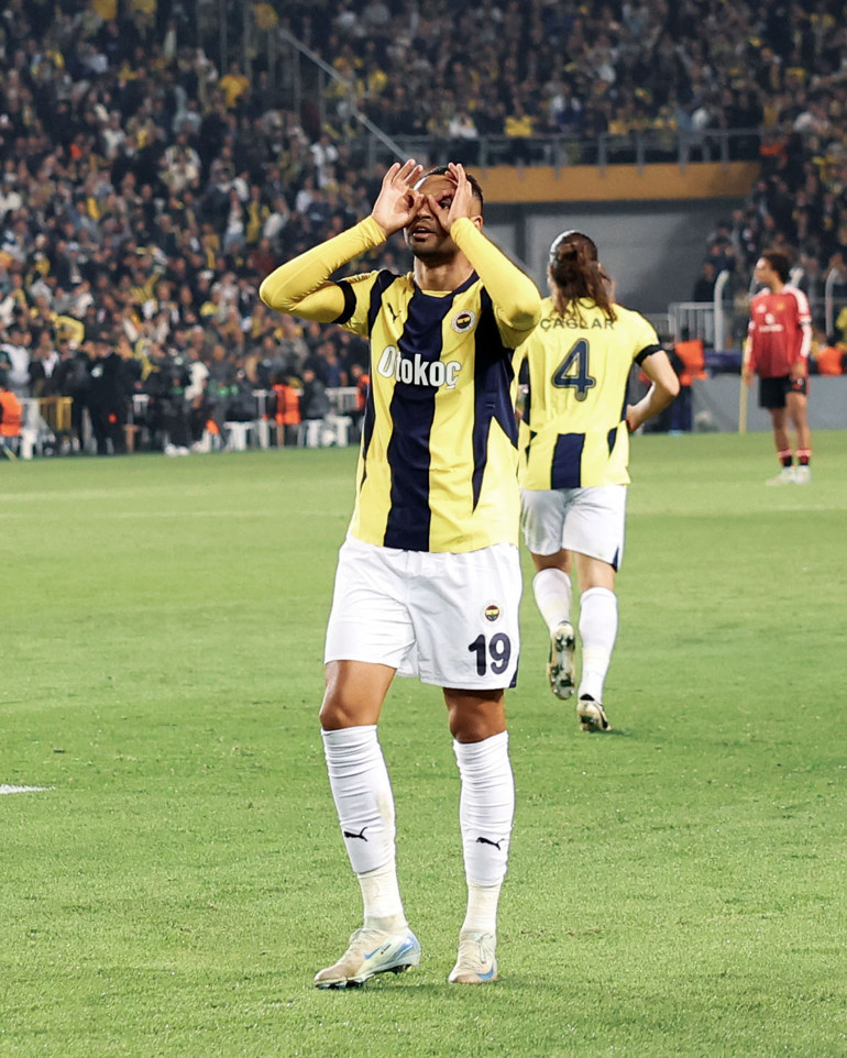 Fenerbahçe-Manchester United maçına Jose Mourinho damgası Kaçan gole çıldırdı, hakeme tepkiden kızardı