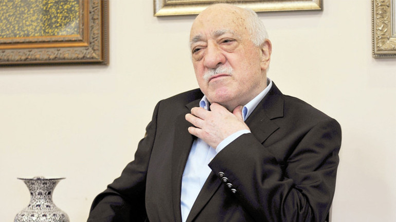 Brandayla örttüler... Liderlik kavgası oraya da yansıdı: QR kodlu cenaze