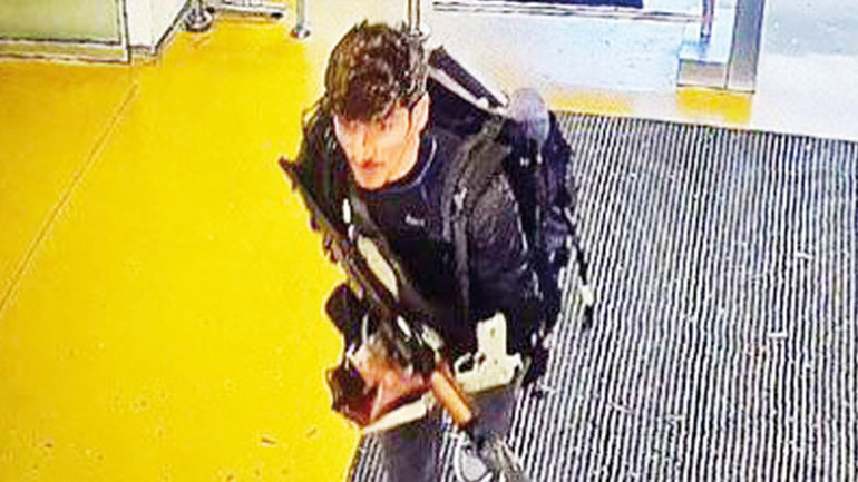 PKK’lı katiller dağdan gelmiş Dikkat çekmemek için sevgili görüntüsü verdiler