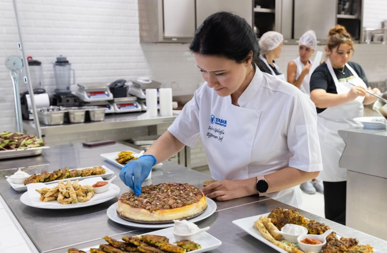 Yaşar Üniversitesi Gastronomi ve Mutfak Sanatları Bölüm Başkanı Prof. Dr. Seda Genç Ege gastronomisinin dünü, bugünü, yarını