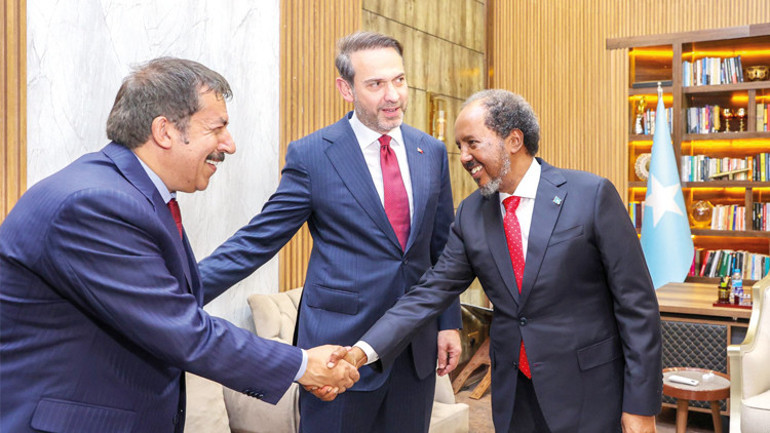 Somali’de törenle karşılandı: Rastgele Oruç Reis