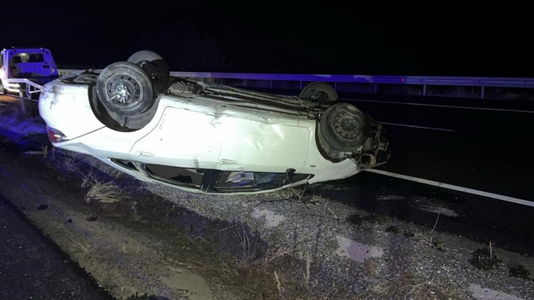 Su kanalına düşen otomobildeki 2 kişi hayatını kaybetti