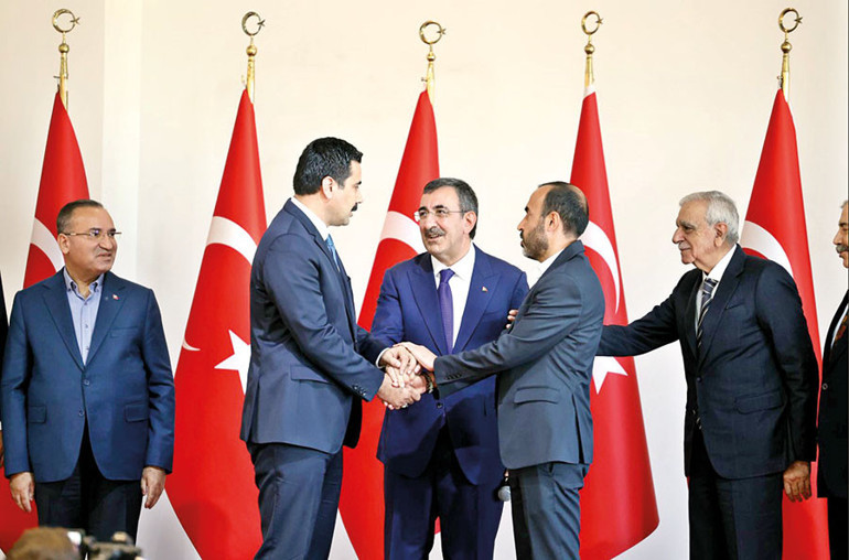 Çözüm ve barış açısından Bahçeli, DEM’in çok ilerisinde