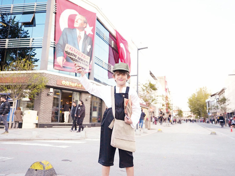 Havada, karada, denizde... Yer-gök kırmızı beyaz