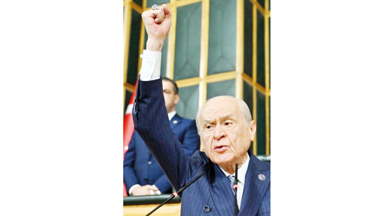 Bahçeli’nin yumruğu ve AK Parti’nin bakışı... Cumhuriyet Bayramı’nda birlik ve beraberliğin önemi