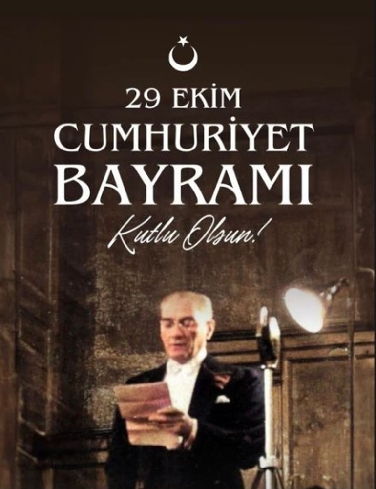 Sandalyedeki küçük kız Cumhuriyetine sahip çıkıyor...Ünlülerden 29 Ekim mesajları