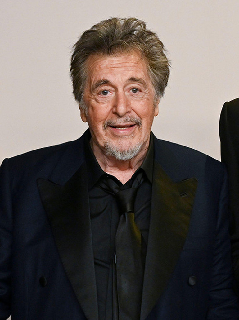 Gülüşünü babasından almış.... O şimdi son 50 yılın en ünlü oyuncularından biri