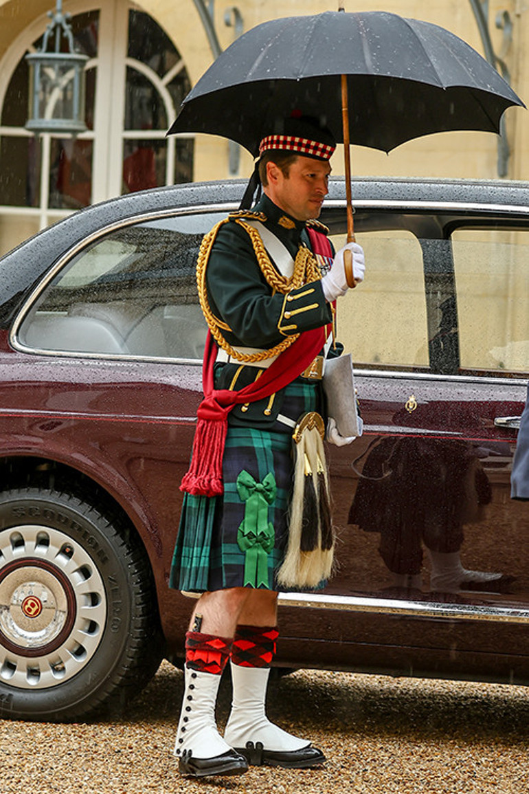 Kral Charlesı bile kıskandırmıştı: Karısından çoktan boşanmış, iş arkadaşıyla nişanlandı