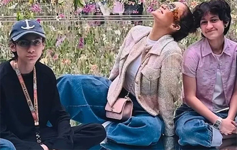 Anne ve babalarını milyonlar tanıyor... İki kardeşi sokakta görseniz ünlü çocuğu demezsiniz