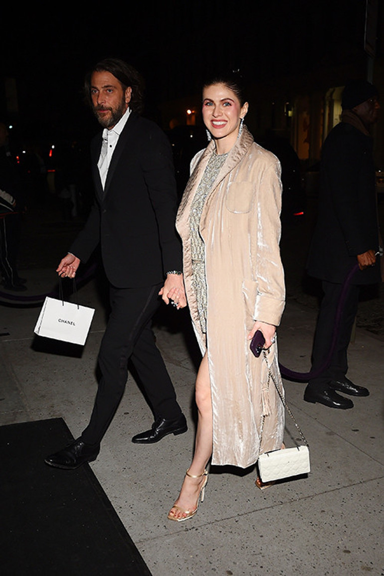 İlk bebeğini daha sarılamadan kaybetmişti: Güzel gözlü yıldızın hayali gerçek oldu: O artık bir anne