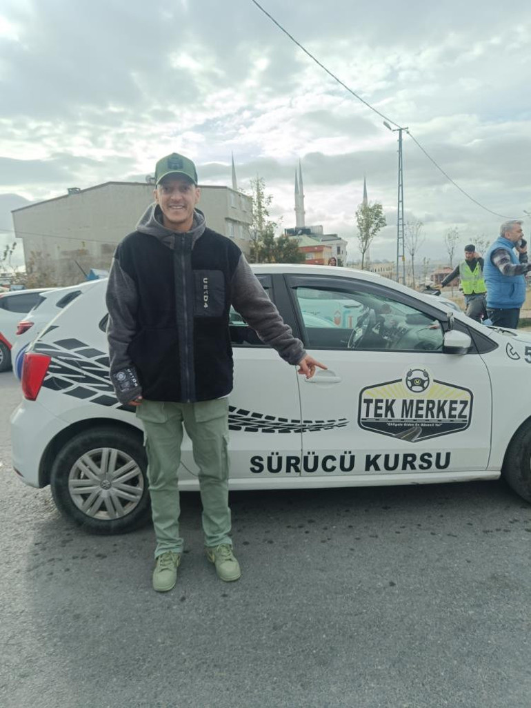 Mesut Özil motosiklet ehliyeti sınavına girdi