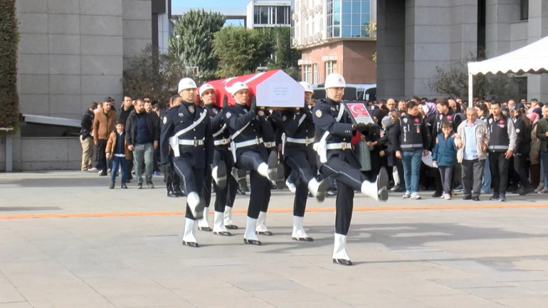 İETT otobüsünün çarptığı şehit polise Emniyette tören