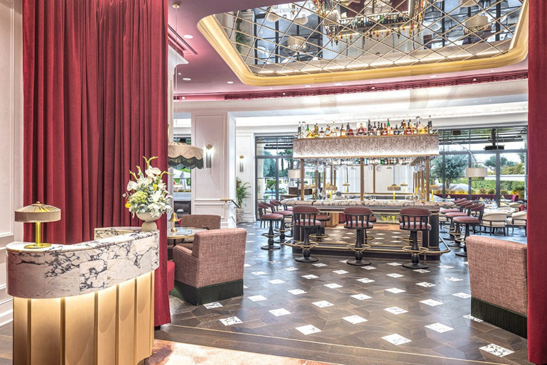 Üç komşuya ziyaret