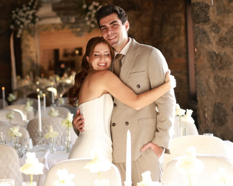 Sihirli Annemin Çileki Zeynep Özkaya nişanlandı