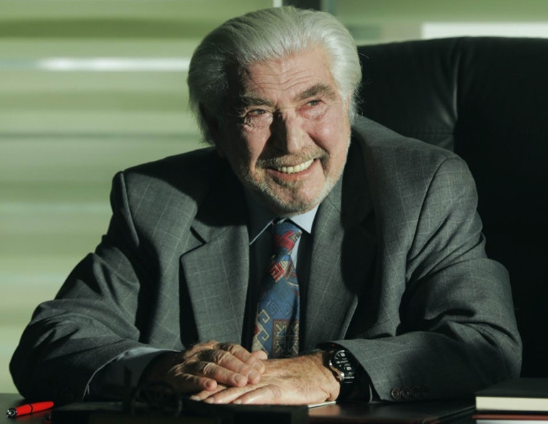 20 yıl önce okula giden bu küçük kız şimdi anne olmak için gün sayıyor