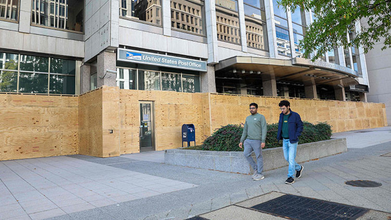 ABDde kritik gün Sokaklarda korku hakim... Beyaz Saray’a barikat kuruldu...