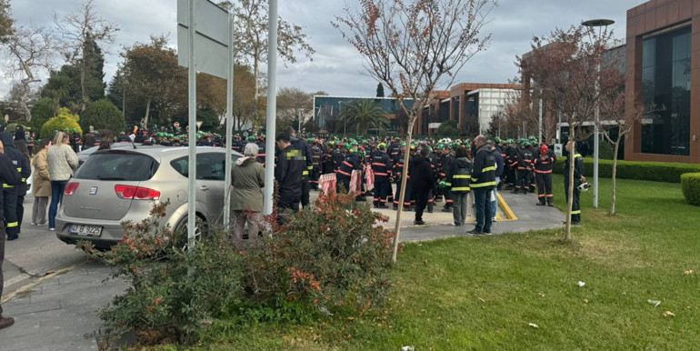 İzmitte TÜPRAŞ rafinerisinde patlama TÜPRAŞtan açıklama: 12 işçi hafif şekilde yaralandı