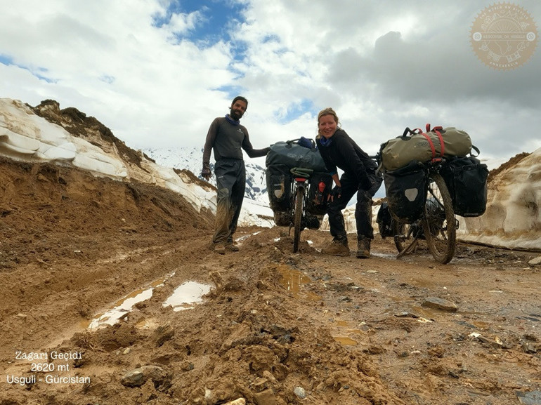 İki yıldır bisikletle dünyayı geziyorlar… 23 bin kilometre ve 20’den fazla ülke | ‘Her şey güzel gidiyor ama Afrika’da kredi kartımız ile paramız çalındı’