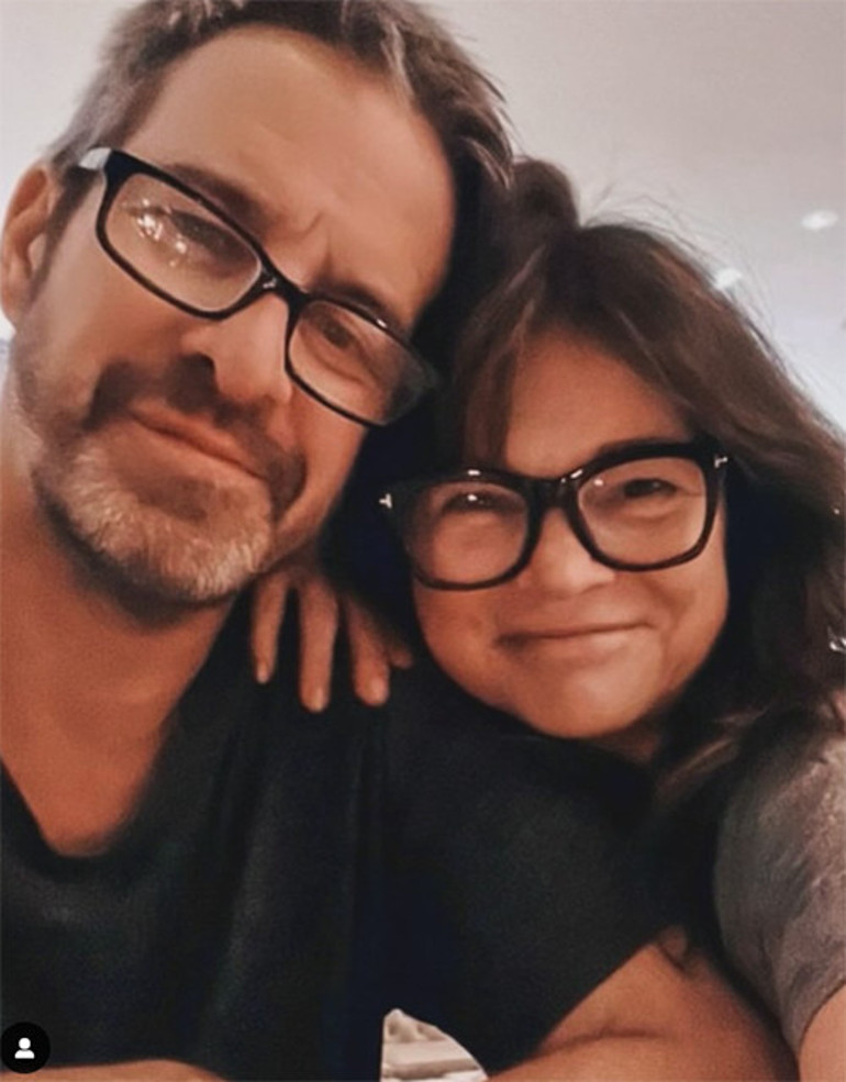 Yıllardır aradığı sevgiliyi bulduğunu sanmıştı... Ünlü yıldızın yüzü yine gülmedi... Bu aşkın sonu da hüsran oldu