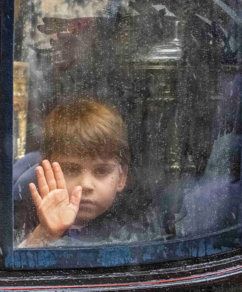 Şimdi afacanlığıyla dünyayı eğlendiriyor.... Zamanı gelince ailesinin en acı mirası ona kalacak