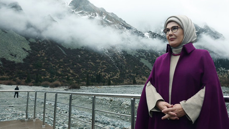 Emine Erdoğandan Kırgızistan Milli Tarih Müzesi’ne ziyaret