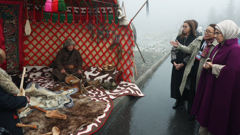 Emine Erdoğandan Kırgızistan Milli Tarih Müzesi’ne ziyaret