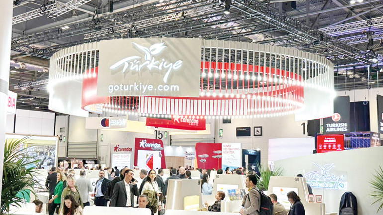 Güneşe uçtular zirveye çıktılar