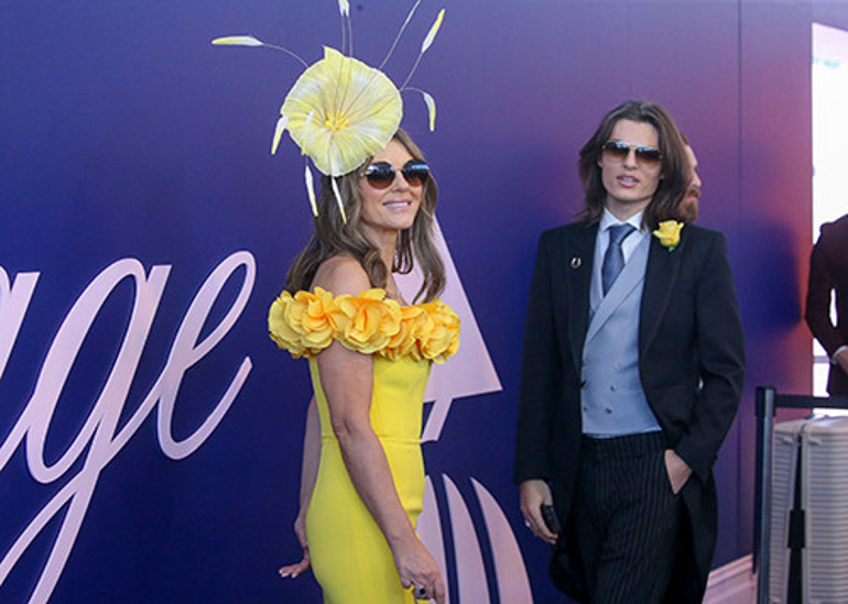 Öz babası ondan soyadını bile esirgedi... Oğlunu aşıklarıyla beraber büyüttü... Birbirlerinin kimsesi oldular