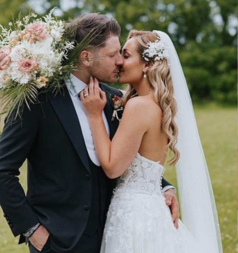 Kanseri yenip ekranlara geri dönmüştü… Ünlü yıldızın yine gözü yaşlı: Kalbim öyle kırık ki