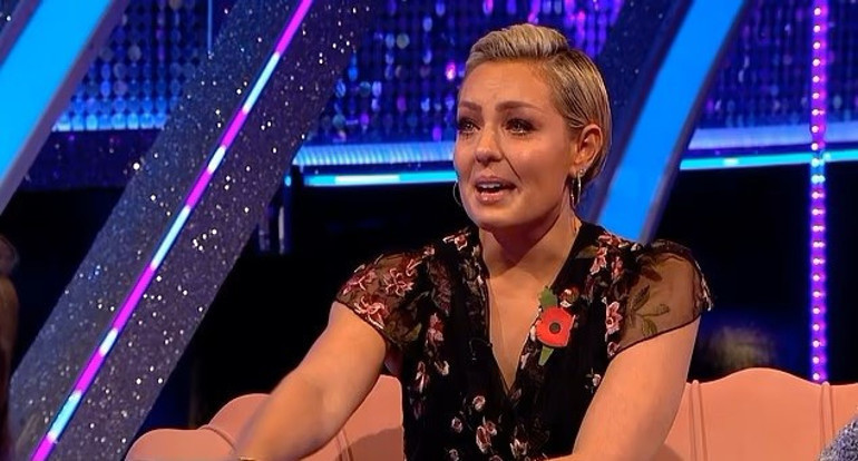 Kanseri yenip ekranlara geri dönmüştü… Ünlü yıldızın yine gözü yaşlı: Kalbim öyle kırık ki