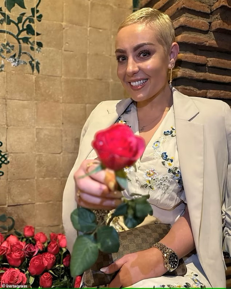 Kanseri yenip ekranlara geri dönmüştü… Ünlü yıldızın yine gözü yaşlı: Kalbim öyle kırık ki