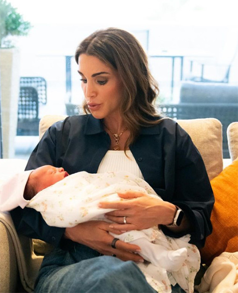 23ünde evlenip 53ünde babaanne olmuştu... Torununu kucağında büyüttü... Bebek üç aylık oldu